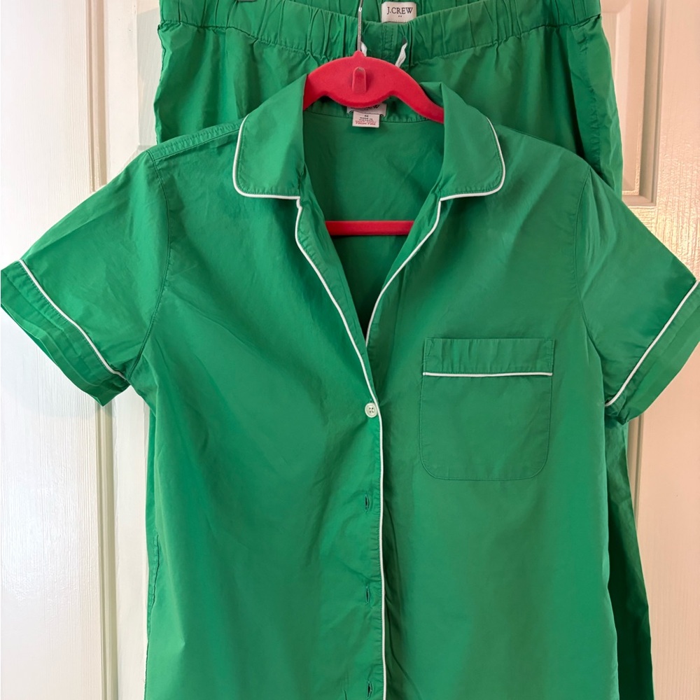 J Crew End on end cotton short sleeve pajama set
Emerald green!